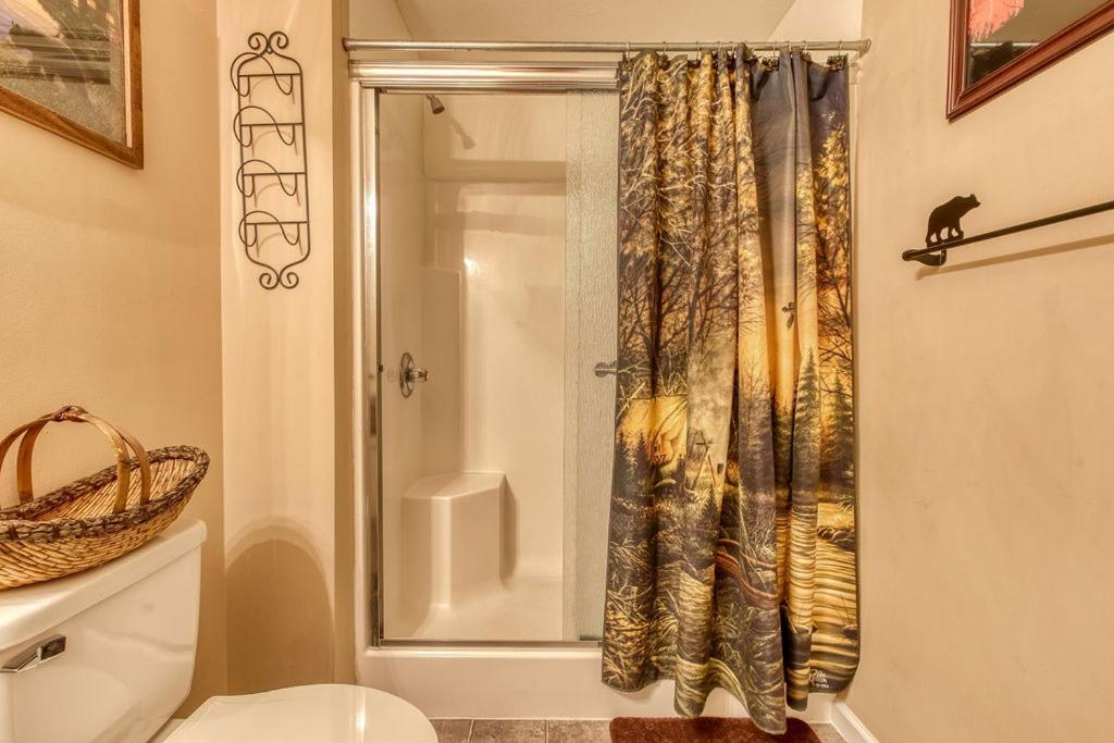 Rock Of Ages, Hot Tub, Game Room, Wifi, 1089 Free Tickets Each Paid Day, Dollywood And More Pigeon Forge Exterior foto